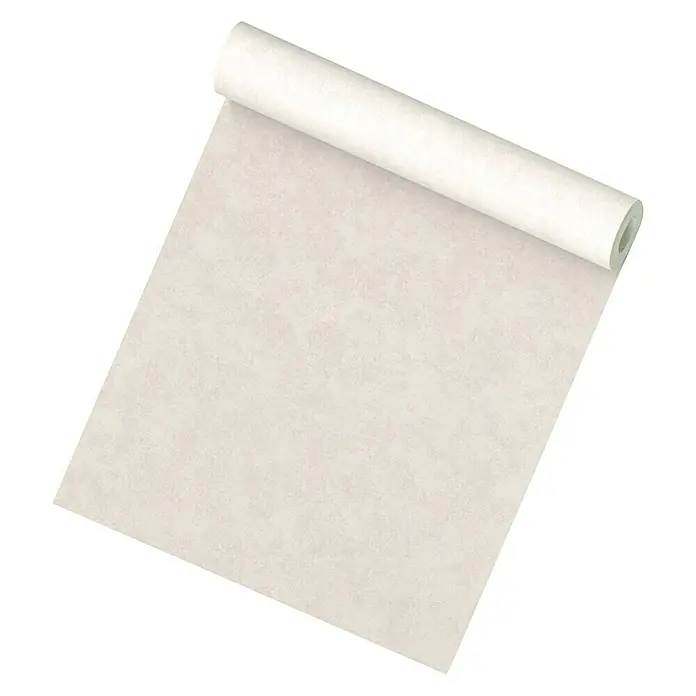 A.S. Création Vliestapete Innova - Creme, Uni, 10,05 x 0,53 m - Bild einer weißen Papierrolle, teilweise abgerollt, ideal für Präsentationen oder kreative Projekte, vor schwarzem Hintergrund.
