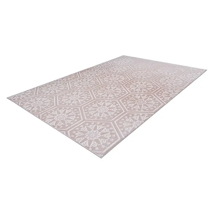 Kayoom Kurzflorteppich Monroe II - Rosa, 230 x 160 cm, 100 % Polyester - Eine rechteckige, hellrosa Matte mit einem weißen, floralen Sechseckmuster auf einem schwarzen Hintergrund.