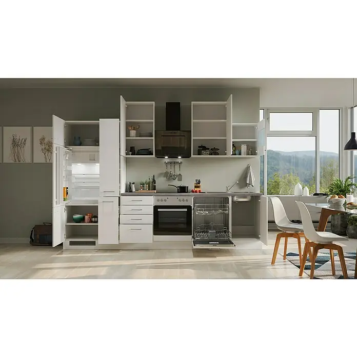 Flex-Well Rom  Küchenzeile Typ 6 - Breite: 310 cm, Weiß, Mit Elektrogeräten - Helle Küche mit weißen Schränken, Kühlschrank und Geschirrspüler. Moderne Küchenzeile mit viel Stauraum und Blick ins Grüne durch das Fenster.