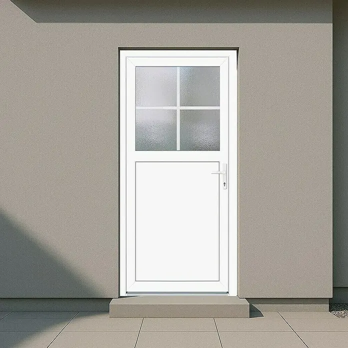 Nebeneingangstür K 50298 x 198 cm, DIN Anschlag: Rechts, Weiß - Bild einer weißen Nebeneingangstür mit Glaseinsatz und Griff, die in eine graue Wand eingelassen ist und einen modernen und sauberen Look bietet.