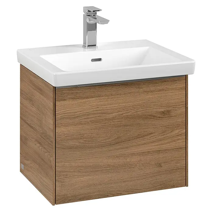 Villeroy & Boch Subway 3.0 Waschbeckenunterschrank - Kansas Oak, Anzahl Schubladen: 1 Stk., Farbe Griff: Aluminium glänzend, B x T x H: 52,3 x 44,8 x 42,9 cm, Mit Beleuchtung - Nahaufnahme eines modernen Waschtisches mit Holzunterschrank und weißem Aufsatzwaschbecken mit Armatur.