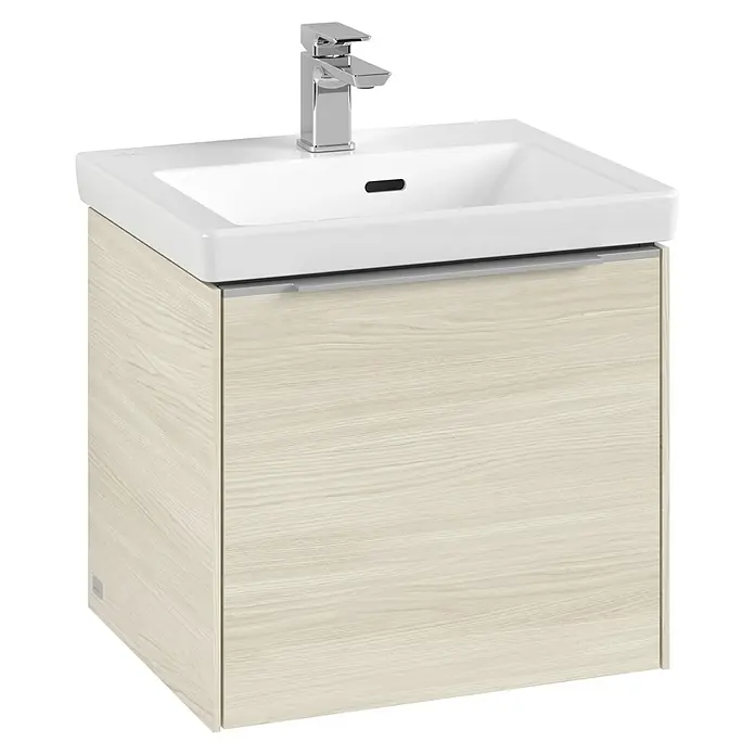 Villeroy & Boch Subway 3.0 Waschbeckenunterschrank - White Oak, Anzahl Schubladen: 1 Stk., Farbe Griff: Aluminium glänzend, B x T x H: 47,3 x 40,8 x 42,9 cm - Bild eines modernen Waschtischunterschranks mit hellem Holzdekor und einem weißen Aufsatzwaschbecken mit Armatur.