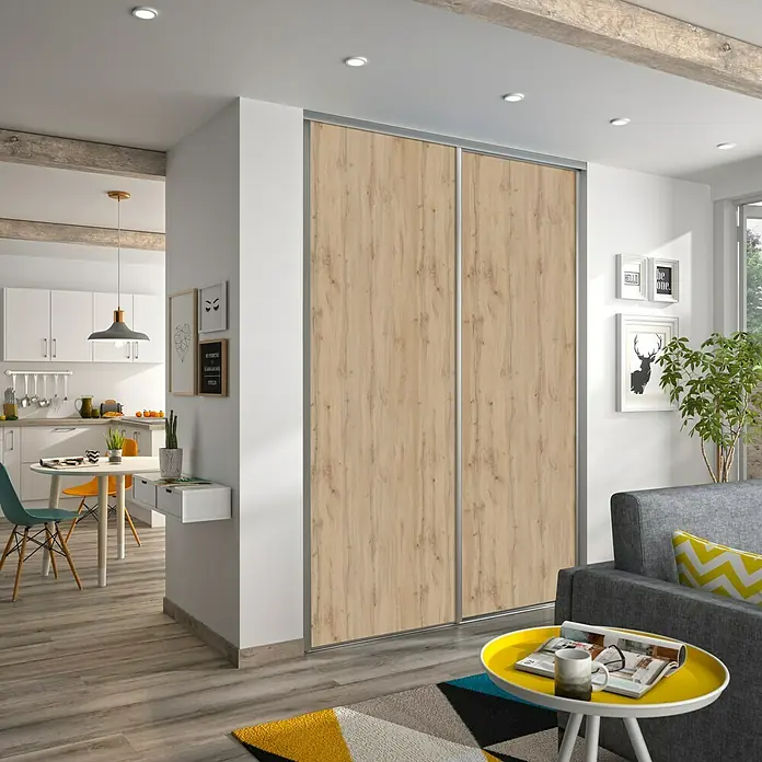 Optimum Schiebetür-Bau-Set - Eiche Natur, 180 x 250 cm - Großer Schiebetürenschrank mit hellbraunen Holzpaneelen und silbernen Rahmen. Passend für moderne Schlafzimmer.