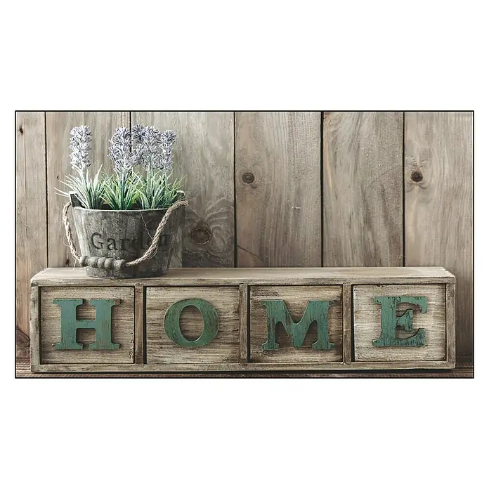 Cuadro Casa - Home, An x Al: 120 x 70 cm - Letrero decorativo 'HOME' hecho de bloques de madera con letras verdes y una tina de zinc con lavanda frente a un fondo de madera.