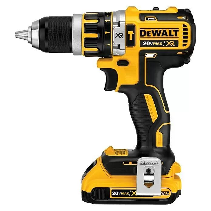 DeWalt XR 18V Taladro atornillador percutor de batería DCD795D2 - 18 V, 2 baterías, 2 Ah, 60 Nm - Taladro atornillador inalámbrico DeWalt 20V MAX XR amarillo y negro con motor sin escobillas y batería.