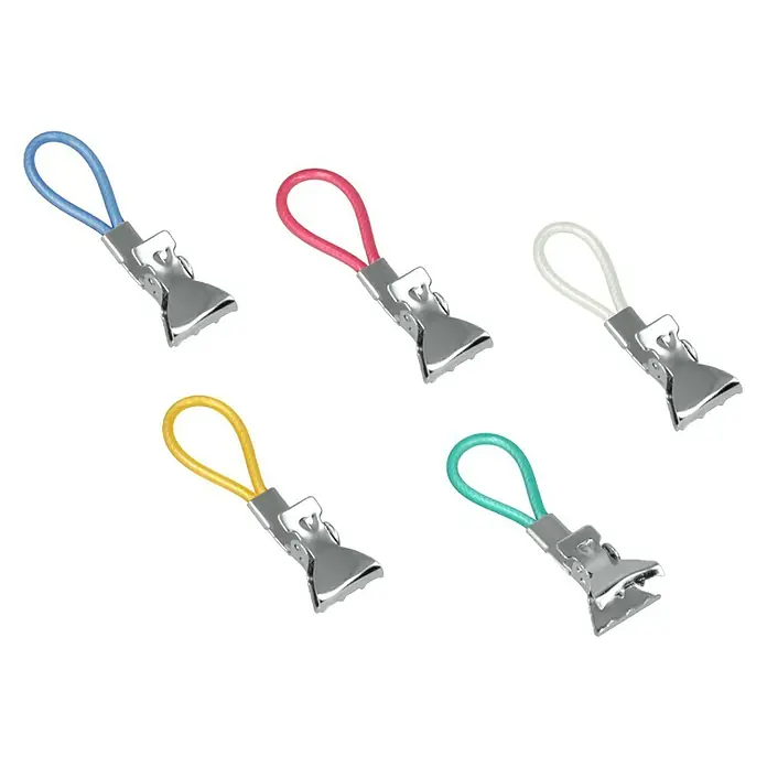 Metaltex Clips - 5 Stk. - Verschiedenfarbige Hosenträgerclips mit Schlaufen. Die Clips sind aus Metall und die Schlaufen sind blau, rosa, weiss, gelb und türkisfarben.