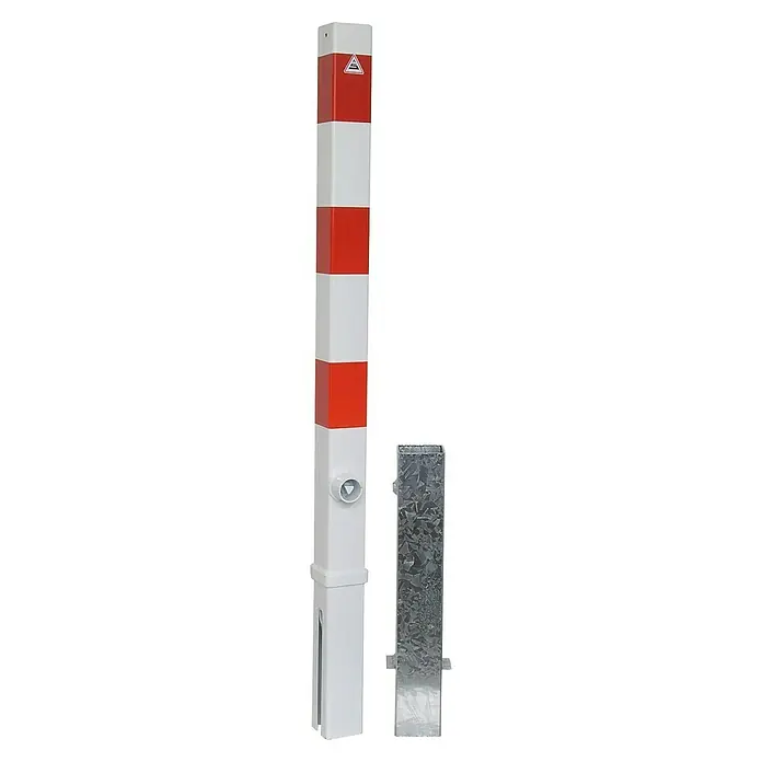Schake Sperrpfosten - L x B x H: 70 x 70 x 1.400 mm, Stahl, Einbetonieren, Dreikantverriegelung - Ein rot-weiß gestreifter Sicherheitspfosten mit Bodenhülse für den flexiblen Einsatz im Straßenverkehr.