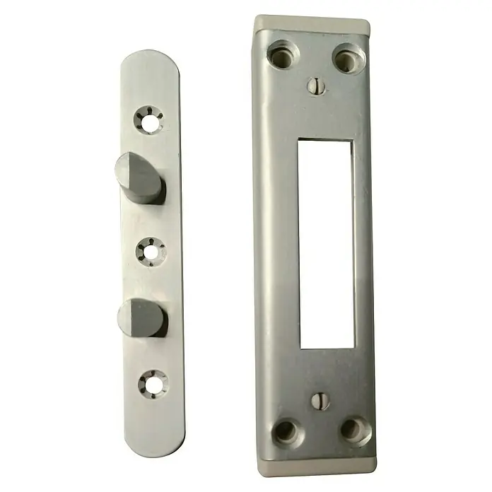 Panto Nebeneingangstür Premium SMK 510 - 98 x 198 cm, DIN Anschlag: Links, Anthrazit/Weiß - Nahaufnahme eines robusten Türschloss-Sets aus Metall, das für Sicherheit und Langlebigkeit konzipiert ist.