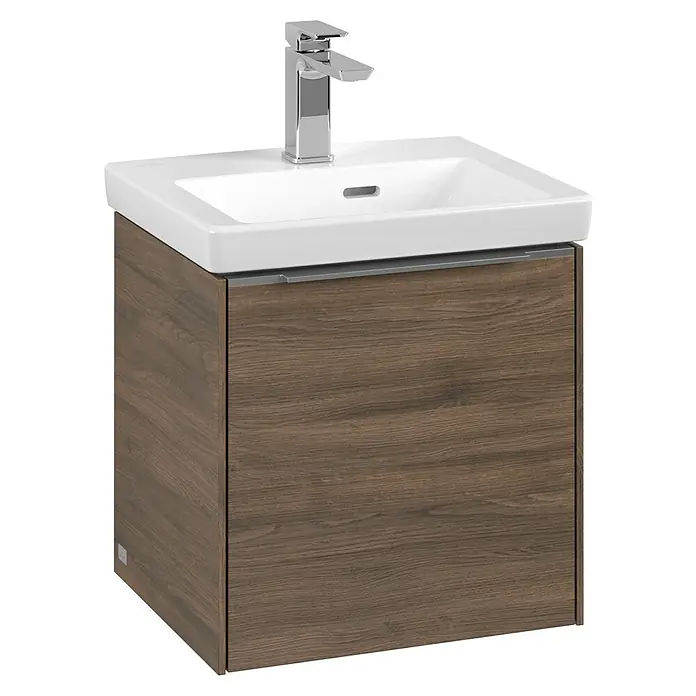 Villeroy & Boch Subway 3.0 Waschbeckenunterschrank - Arizona Oak, Anzahl Türen: 1 Stk., Farbe Griff: Aluminium glänzend, B x T x H: 42,3 x 37,8 x 42,9 cm, DIN Anschlag: Rechts - Ein Waschbeckenunterschrank mit einer modernen Armatur, ideal für jedes Badezimmerdesign. Die Holzoberfläche verleiht Wärme und Eleganz.