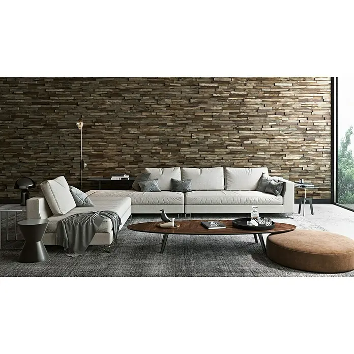 Indo Wandpaneel 3D Wall Elegance Nature - Teak, 500 x 200 x 10 mm - Elegantes Wohnzimmer-Arrangement mit einem bequemen modularen Sofa, das zum Entspannen und Genießen einlädt. Der passende Hocker erhöht den Komfort.