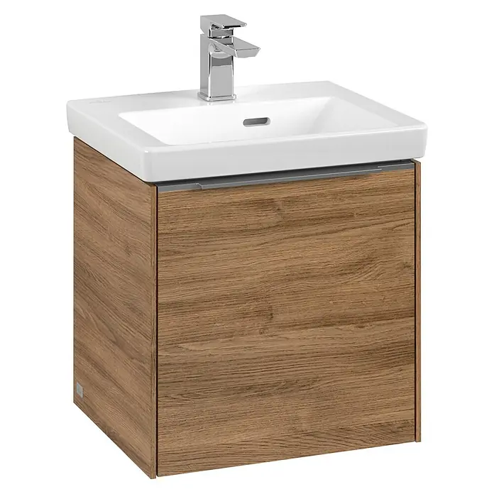 Villeroy & Boch Subway 3.0 Waschbeckenunterschrank - Kansas Oak, Anzahl Türen: 1 Stk., Farbe Griff: Aluminium glänzend, B x T x H: 42,3 x 37,8 x 42,9 cm, DIN Anschlag: Links - Ein moderner Waschtisch mit einem Unterschrank in Holzoptik und einem Aufsatzwaschbecken aus Keramik. Der Waschtischarmatur ist verchromt.