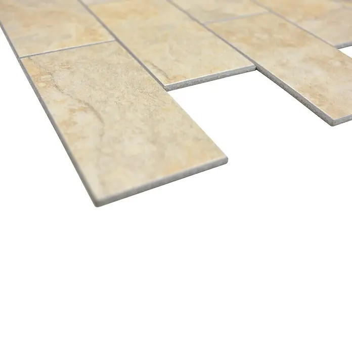Selbstklebemosaik SAM 4SW14LB - 29,5 x 29 cm, Beige, Matt - Nahaufnahme von beigen rechteckigen Bodenfliesen mit dezentem Marmormuster und feinen Fugenlinien auf schwarzem Hintergrund.
