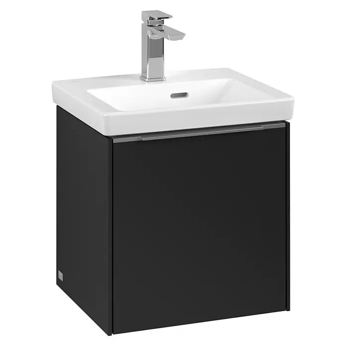 Villeroy & Boch Subway 3.0 Waschbeckenunterschrank - Volcano Black, Anzahl Türen: 1 Stk., Farbe Griff: Aluminium glänzend, B x T x H: 42,3 x 37,8 x 42,9 cm, DIN Anschlag: Rechts - Bild eines modernen Waschtischunterschranks in Schwarz mit einem weißen Waschbecken und einer glänzenden Armatur.