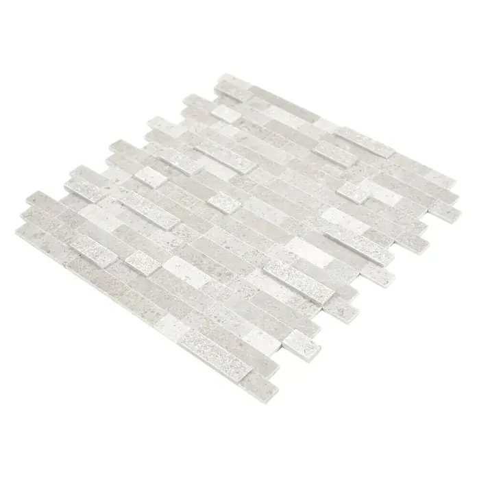 Selbstklebemosaik SAM 4NM32 - 30 x 27,5 cm, Grau, Matt - Detailaufnahme einer stilvollen, grauen Natursteinmosaikfliese mit eleganten Mustern, ideal für moderne Wandgestaltungen.