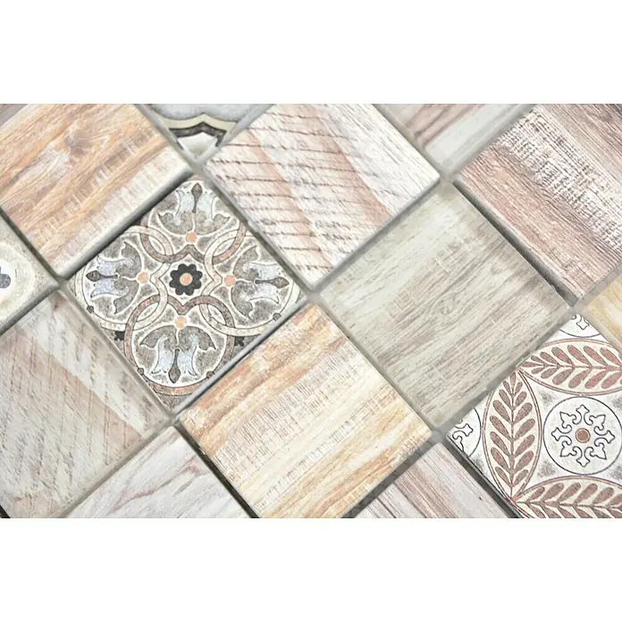 Mosaikfliese Quadrat Crystal XCM WOOD 100 - 30 x 30 cm, Beige, Glänzend - Quadratische, keramische Mosaikfliese in Beige- und Brauntönen mit Holzstruktur und floralen Mustern für eine stilvolle Wand- und Bodengestaltung.