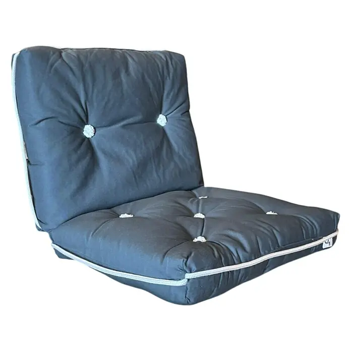 Yachticon Kapok-Kissen - L x B x H: 760 x 450 x 80 mm, Doppelt, Anthrazit - Bequemes dunkelgraues Futon-Sitzkissen mit Knopfheftung und weißem Rand. Ideal für entspanntes Sitzen und ein stilvolles Ambiente.