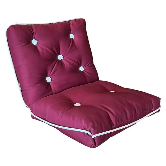 Yachticon Kapok-Kissen - L x B x H: 760 x 450 x 80 mm, Doppelt, Bordeauxrot - Gepolsterter burgunderroter Stuhl mit weißen Knöpfen und weißer Borte, ideal für gemütliches Sitzen.