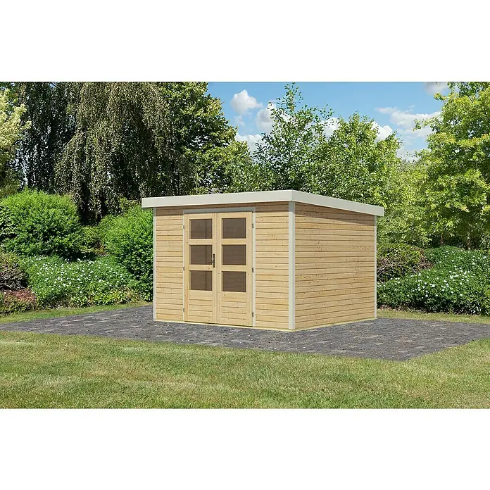 Karibu Gartenhaus Jupiter 5 A - Außenmaß inkl. Dachüberstand (B x T): 320,5 x 266,5 cm, Holz, Naturbelassen/Weiß - Gartenschuppen aus Holz mit Doppeltür und Flachdach auf gepflasterter Fläche, umgeben von Grün. Ideal für Gartenwerkzeug.
