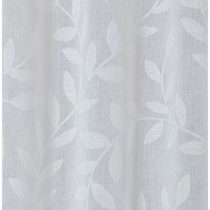 Elbersdrucke Schlaufenschal Willow - B x H: 140 x 255 cm, 100 % Polyester, Weiß - Nahaufnahme eines weißen Vorhangs mit zarten Blattmustern, der eine leichte und luftige Atmosphäre schafft.\n