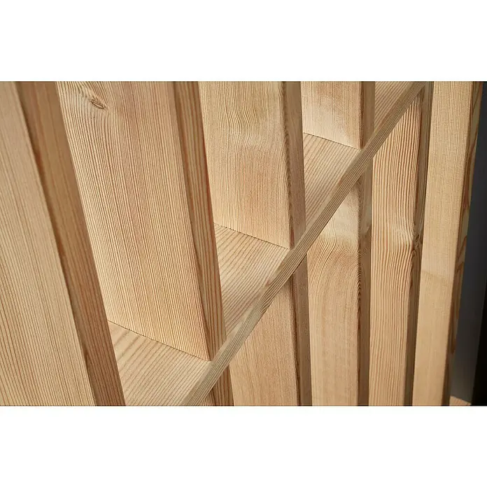 Gutta Rechteckvordach BS Timber-Line - 200 x 90 x 12,5 cm - Nahaufnahme eines Holzlamellen-Produkts mit feiner Maserung und diagonaler Verstrebung, ideal für moderne Raumgestaltung.
