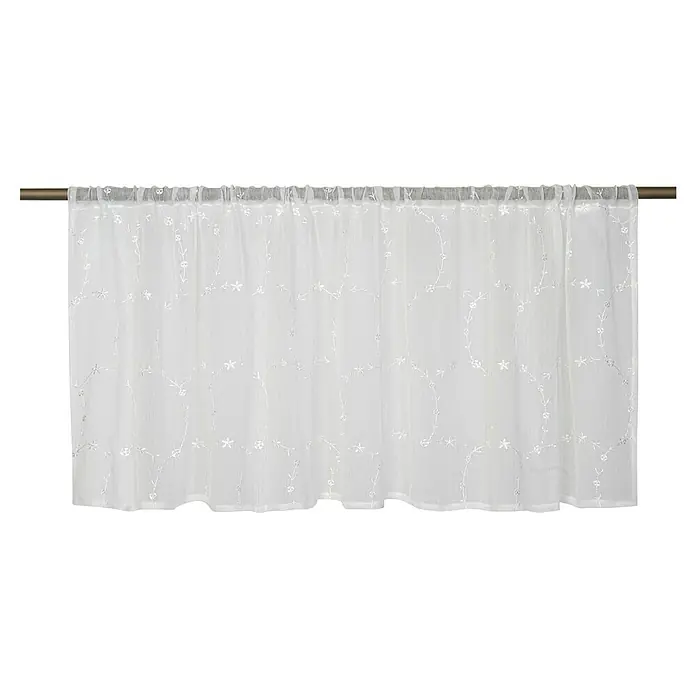 Elbersdrucke Bistrogardine Elin - B x H: 135 x 48 cm, 100 % Polyester, Weiß - Ein elegantes, weißes Café-Gardinen-Set mit einem zarten, blumigen Stickmuster, das eine luftige und anmutige Note in jeden Raum bringt.