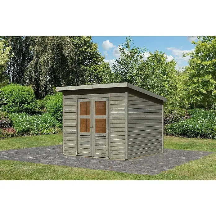 Karibu Gartenhaus Merseburg 6 - Außenmaß inkl. Dachüberstand (B x T): 265 x 265 cm, Holz, Vorvergraut, Ohne Seitendach - Ein graues Gartenhaus mit Doppeltür auf einem gepflasterten Bereich, umgeben von Grün. Das Holzhaus bietet Stauraum im Garten.