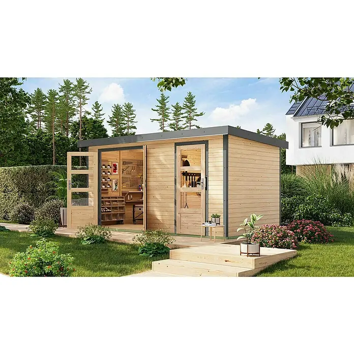Karibu Gartenhaus Merkur A - Außenmaß inkl. Dachüberstand (B x T): 431,5 x 235 cm, Holz, Naturbelassen/Grau - Ein modernes Holzgartenhaus mit großen Glastüren steht im Garten, umgeben von Grün. Ideal als Werkstatt oder Hobbyraum im Freien.