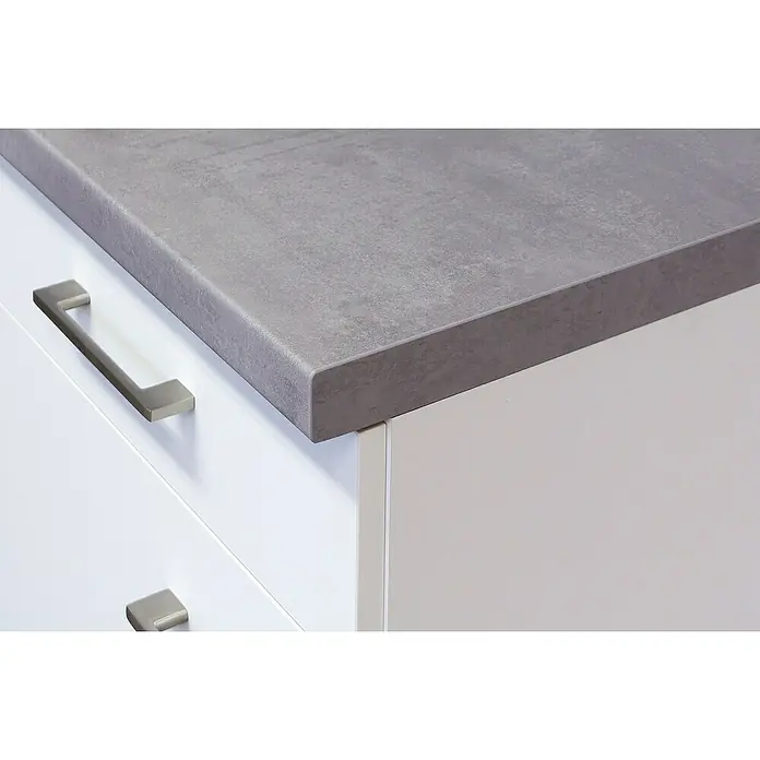 Flex-Well Rom  Singleküche - Breite: 210 cm, Weiß, Mit 2-Platten-Kochfeld & Mikrowelle - Detailaufnahme einer modernen Küchenarbeitsplatte in Grau, montiert auf weißen Küchenschränken mit Griffen.