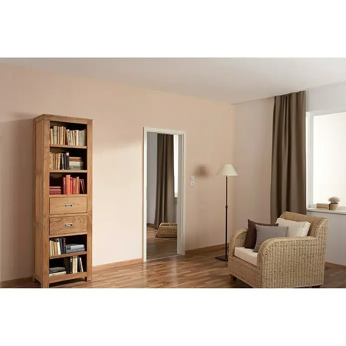 Knauf Gipskartonplatte Miniboard GKB - 1.200 x 600 x 12,5 mm - Bücherregal aus Holz, gefüllt mit Büchern und Schubladen, steht in einem hellen Raum.