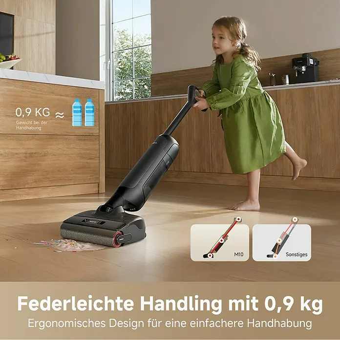 Mova Akku-Nass-Trockensauger M10 - Saugkraft: 18.000 Pa, Akkulaufzeit: 40 min, Wassertankvolumen: 0,8 l - Kind bedient einen kabellosen Nass-Trockensauger, der mit seinem ergonomischen Design und der leichten Handhabung mit 0,9 kg überzeugt.