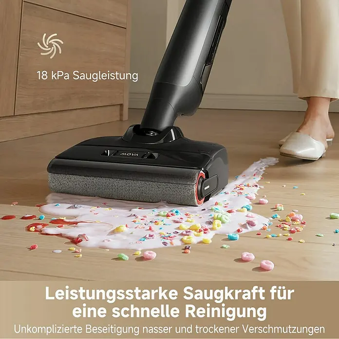 Mova Akku-Nass-Trockensauger M10 - Saugkraft: 18.000 Pa, Akkulaufzeit: 40 min, Wassertankvolumen: 0,8 l - Der MOVA Staubsauger reinigt mühelos eine verschüttete Flüssigkeit mit bunten Partikeln auf einem Holzboden.
