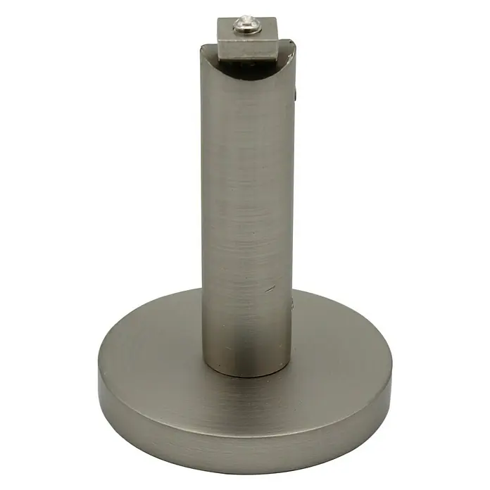 Expo Ambiente Träger Match - Edelstahloptik, Geeignet für: Gardinenstangen Ø 20 mm, 7 cm - Nahaufnahme einer Gardinenstangenhalterung in gebürsteter Nickeloptik mit rundem Sockel und zylindrischem Schaft.