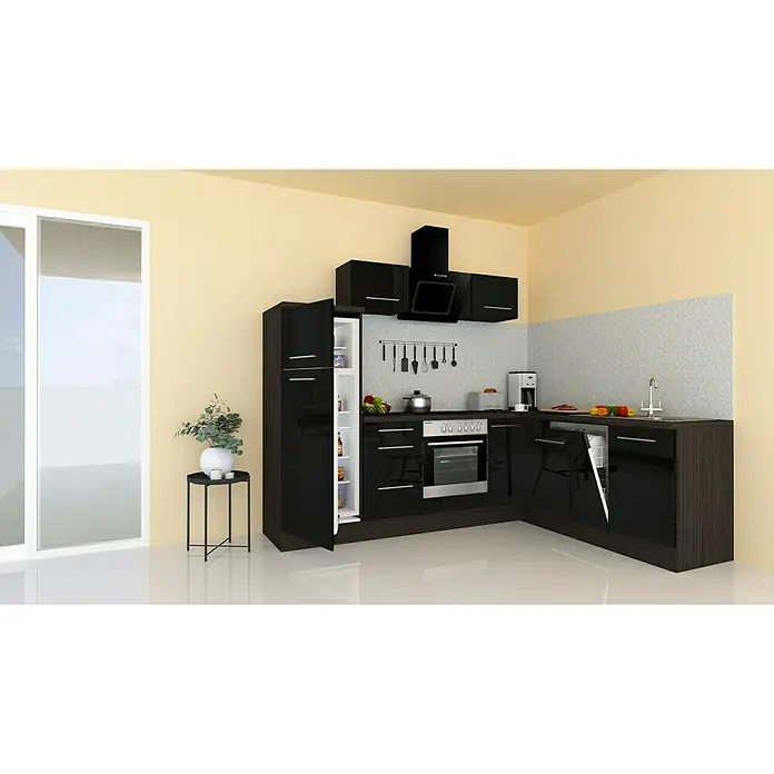 Respekta Premium Winkelküche RP260ESCBO - B x T: 260 x 60 cm, Schwarz, Mit Elektrogeräten - Elegante Küche mit modernen, glänzend schwarzen Schränken und Geräten. Das Design umfasst einen Kühlschrank, Ofen und eine Dunstabzugshaube.