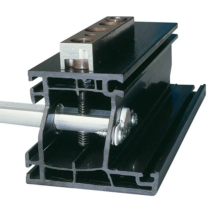 Abus Befestigungsanker - L x B x H: 175 x 128 x 57 mm, Stahl - Detailaufnahme eines schwarzen Profils mit silbernen Befestigungselementen, das eine robuste Konstruktion für diverse Anwendungen zeigt.