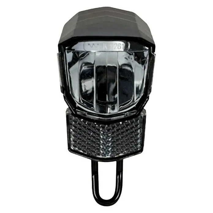 Fischer Dynamo-LED-Scheinwerfer - 45 lx, 50.000 h - Nahaufnahme einer Fahrradlampe, die auf ihrem Befestigungsbügel steht und auf einem schwarzen Hintergrund vorliegt.