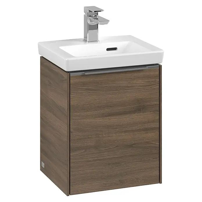 Villeroy & Boch Subway 3.0 Waschbeckenunterschrank - Arizona Oak, Anzahl Türen: 1 Stk., Farbe Griff: Aluminium glänzend, B x T x H: 35,1 x 30,9 x 42,9 cm, DIN Anschlag: Links - Ein moderner Waschtischunterschrank in Holzoptik mit einem weißen Aufsatzwaschbecken und einer eleganten Armatur. Perfekt für jedes Badezimmer.
