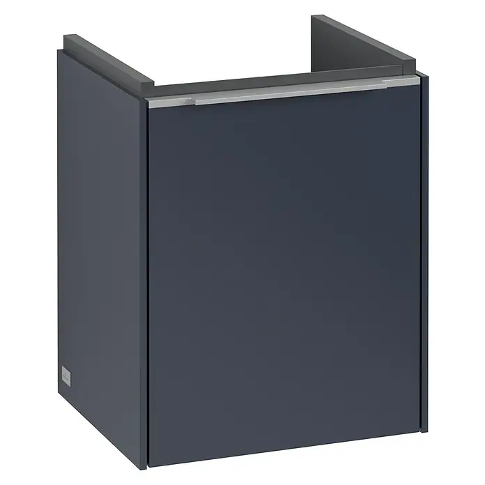Villeroy & Boch Subway 3.0 Waschbeckenunterschrank - Marine Blue, Anzahl Türen: 1 Stk., Farbe Griff: Aluminium glänzend, B x T x H: 35,1 x 30,9 x 42,9 cm, DIN Anschlag: Links - Grauer Badezimmerschrank mit einer silbernen Griffleiste. Ideal für die Aufbewahrung von Badutensilien und Handtüchern.