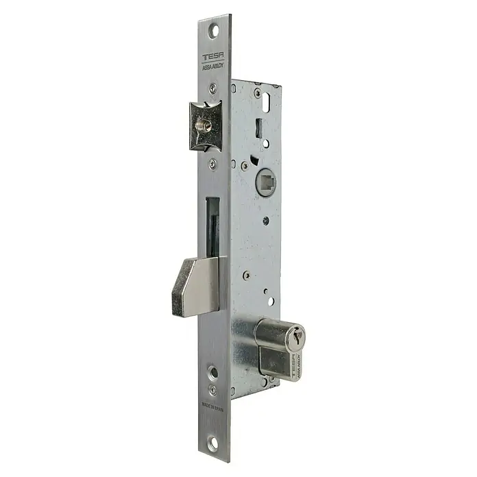 Tesa Assa Abloy Cerradura de embutir de puerta de entrada 2210 - 25 mm - Aquí hay una cerradura de embutir Tesa, completa con una llave y con la leyenda "Made in Spain".