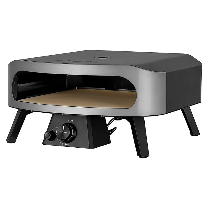 Cozze Pizzaofen Classic 13 - Grillfläche (B x T): 34 x 34 cm, 6 kW - Dunkelgrauer und silberner tragbarer Gas-Pizzaofen mit offener Vorderseite und Bedienknopf auf schwarzem Sockel.