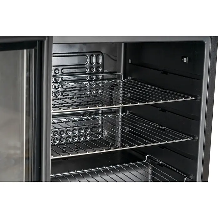 Cozze Kühlschrank - B x T x H: 47 x 49 x 63,8 cm - Innenansicht eines Smokers mit mehreren Regalen, ideal zum Räuchern von Fleisch und Gemüse. Die Regale sind aus robustem Metall gefertigt.