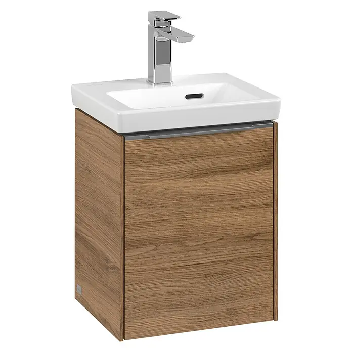 Villeroy & Boch Subway 3.0 Waschbeckenunterschrank - Kansas Oak, Anzahl Türen: 1 Stk., Farbe Griff: Aluminium glänzend, B x T x H: 35,1 x 30,9 x 42,9 cm, DIN Anschlag: Rechts - Das Bild zeigt ein Waschbecken mit Unterschrank in Holzoptik und einem modernen Wasserhahn. Ideal für stilvolle Badezimmer.