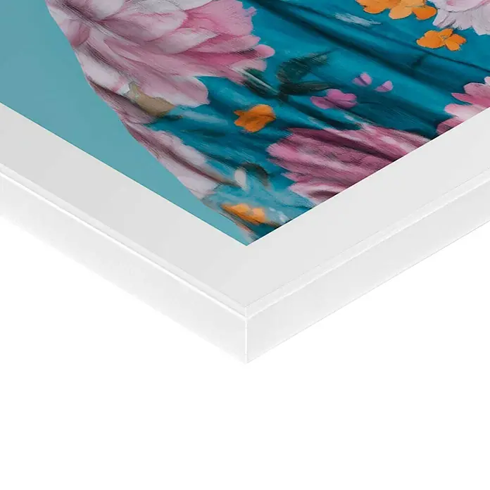 Reinders Bild Slim Frame White - Decorated Tiger, B x H: 40 x 50 cm - Detailaufnahme eines gerahmten Kunstdrucks mit floralem Muster in Pink- und Blautönen, eingefasst in einem schlichten weißen Rahmen.