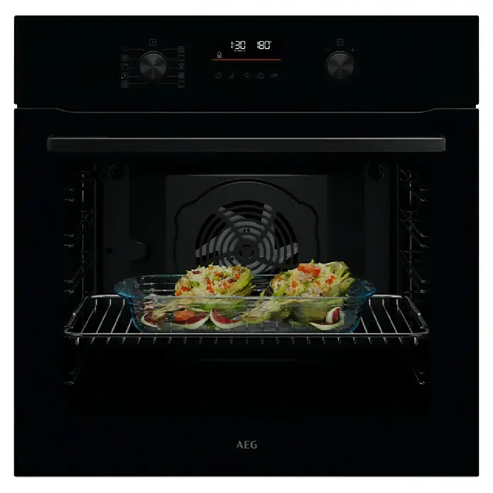 AEG Horno empotrado OU5PB40NSK - Número de tipos de calentamiento: 9 ud., 72 l - Horno AEG con comida dentro, cocinando a 180 grados Celsius con un temporizador a 1:30.