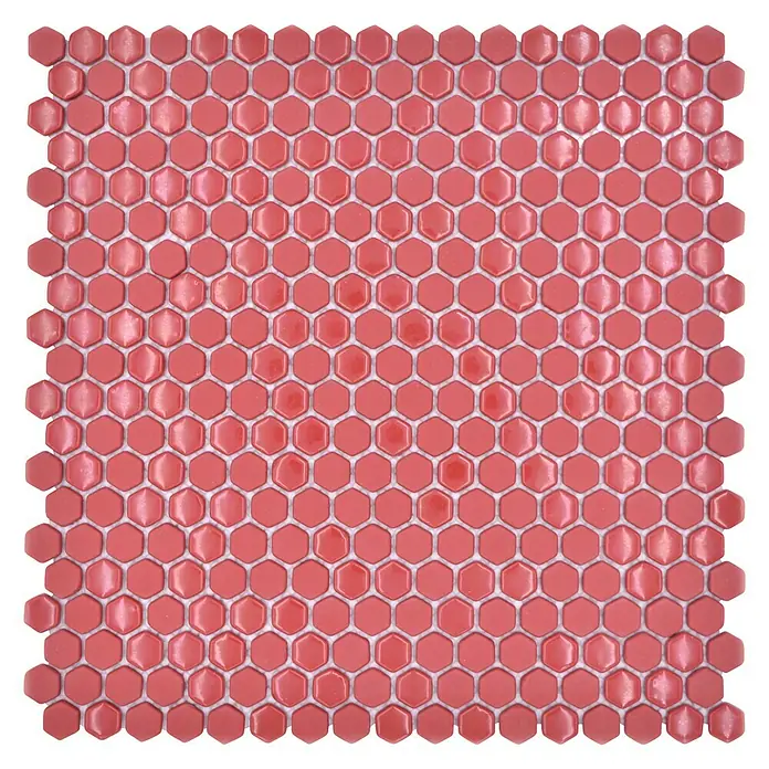 Mosaikfliese Hexagon CUBA HX6GM - 29 x 29,5 cm, Rot, Matt - Nahaufnahme von korallenroten, sechseckigen Mosaikfliesen, die ein geometrisches Muster bilden, ideal für Badezimmer- und Küchengestaltung.