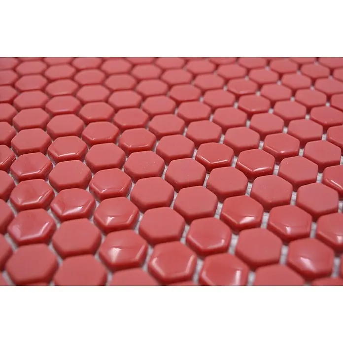 Mosaikfliese Hexagon CUBA HX6GM - 29 x 29,5 cm, Rot, Matt - Nahaufnahme von roten, sechseckigen Mosaikfliesen. Ideal für Bad oder Küche, sie bieten eine attraktive und haltbare Oberfläche.
