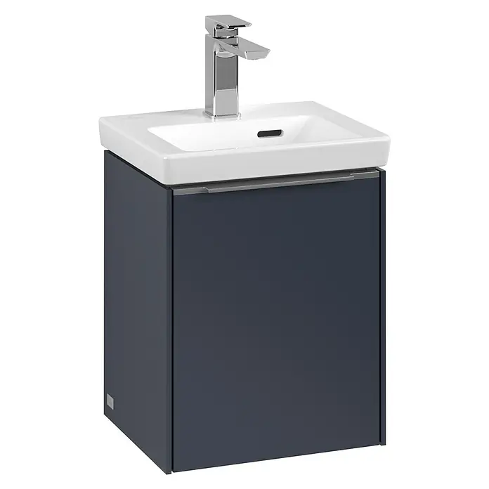 Villeroy & Boch Subway 3.0 Waschbeckenunterschrank - Marine Blue, Anzahl Türen: 1 Stk., Farbe Griff: Aluminium glänzend, B x T x H: 35,1 x 30,9 x 42,9 cm, DIN Anschlag: Rechts - Moderner Waschtischunterschrank in dunklem Anthrazit mit stilvollem Aufsatzwaschbecken und eleganter Armatur für ein zeitgemäßes Badambiente.