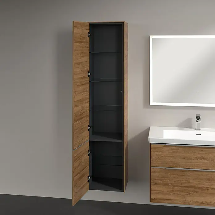 Villeroy & Boch Subway 3.0 Hochschrank - B x T x H: 40 x 36,2 x 171 cm, 2x Tür, Kansas Oak, Farbe Griff: Aluminium glänzend, DIN Anschlag: Links - Ein offener, hochwandiger Badezimmerschrank in Holzoptik mit dunklen Innenfächern, der modernen Stauraum bietet.
