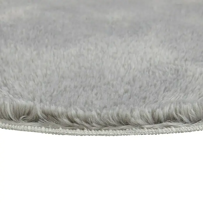 Badteppich Florida - 60 x 60 cm, Grau, 100% Polyester - Nahaufnahme eines weichen, grauen Teppichs, der Komfort und Wärme ausstrahlt. Ideal für Wohnräume, Schlafzimmer und Kinderzimmer.