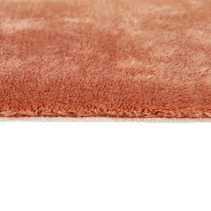 Badteppich Florida - 50 x 80 cm, Rostrot, 100% Polyester - Nahaufnahme eines weichen, pfirsichfarbenen Teppichs, der seine Textur und Verarbeitung zeigt.