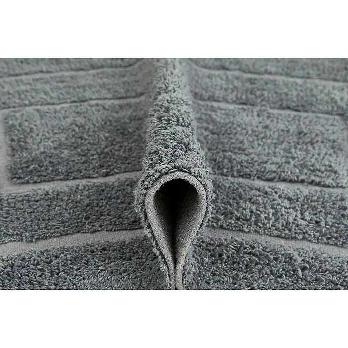 Badteppich Havanna - 50 x 80 cm, Grau, Border, 80% Baumwolle, 20% Polyester - Nahaufnahme eines grauen Badteppichs mit geriffeltem Muster, der in der Mitte gefaltet ist und die Textur des Materials zeigt.